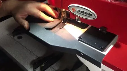 Machine automatique de cimentation et de pliage des bords pour la fabrication de semelles intérieures de chaussures